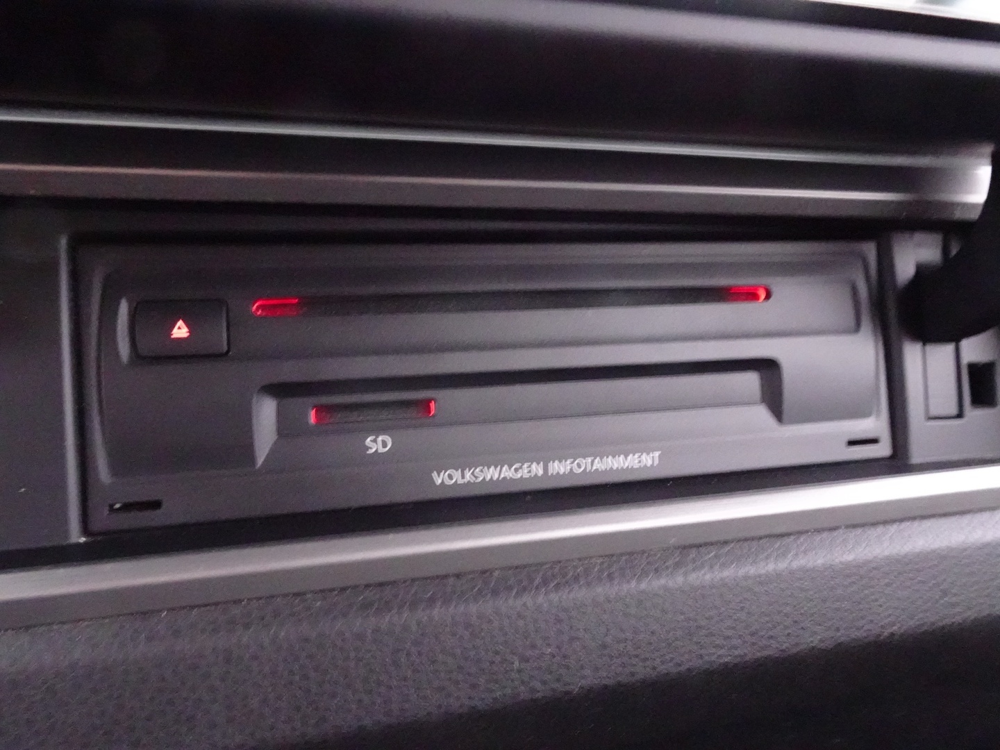 VOLKSWAGEN Touran 2016