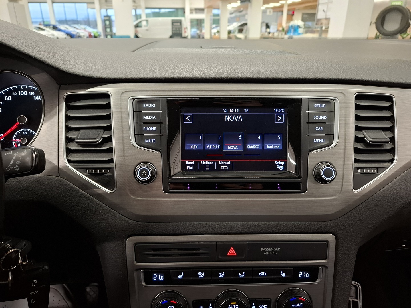 VOLKSWAGEN Golf Sportsvan 2014