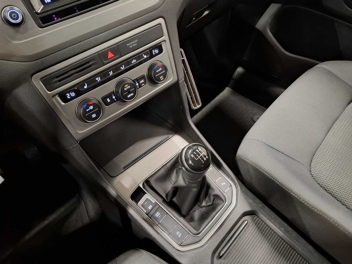 VOLKSWAGEN Golf Sportsvan 2014