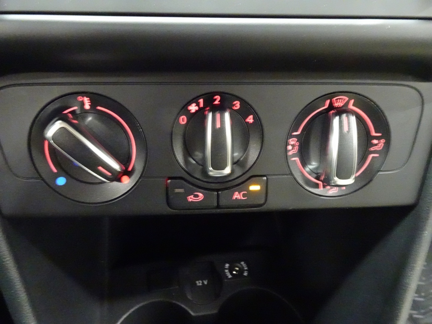 VOLKSWAGEN Polo 2011