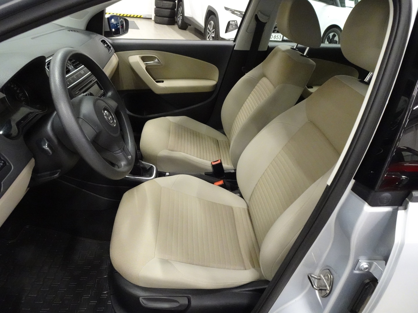 VOLKSWAGEN Polo 2011