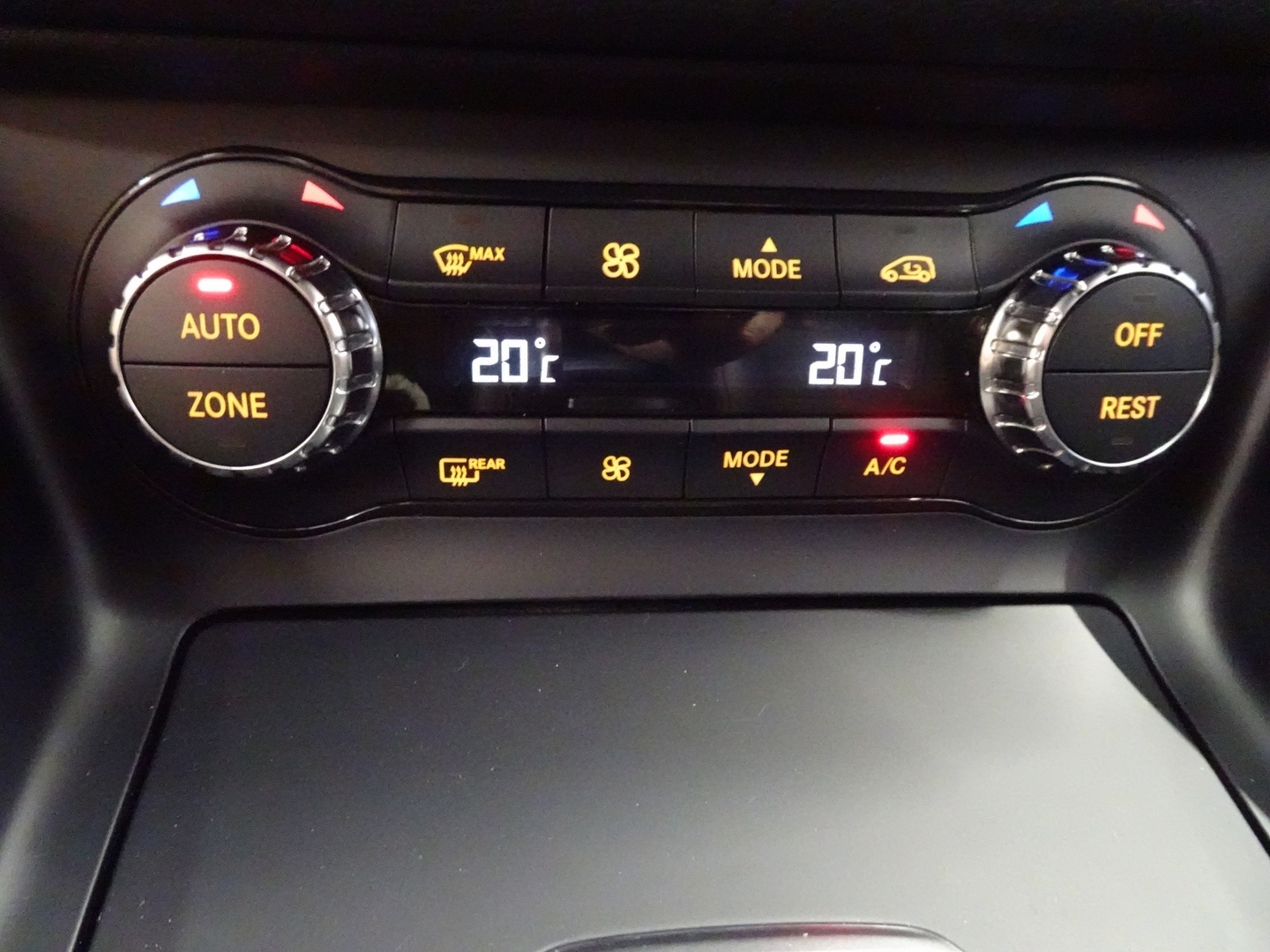 MERCEDES-BENZ CLA 11