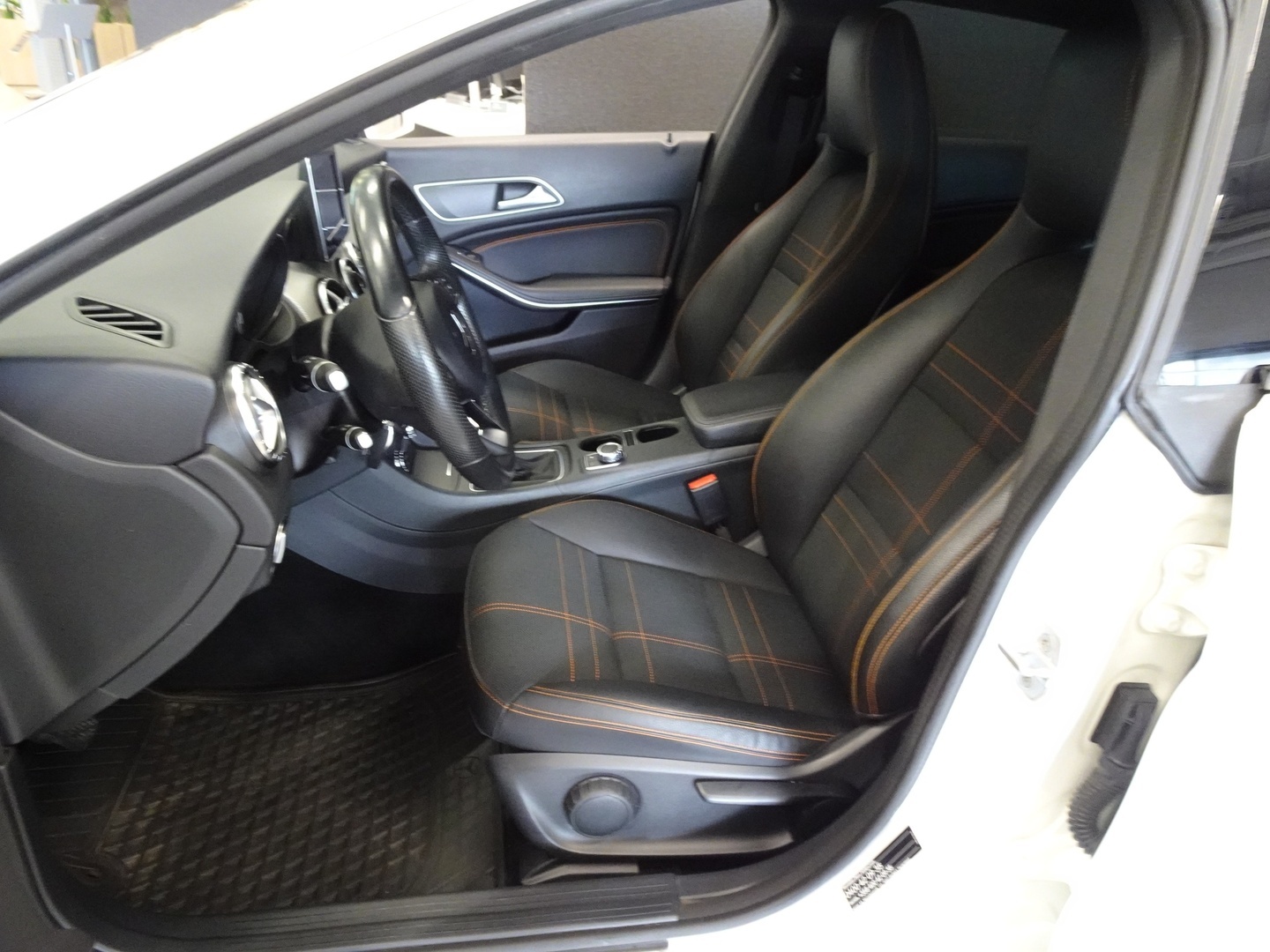 MERCEDES-BENZ CLA 16