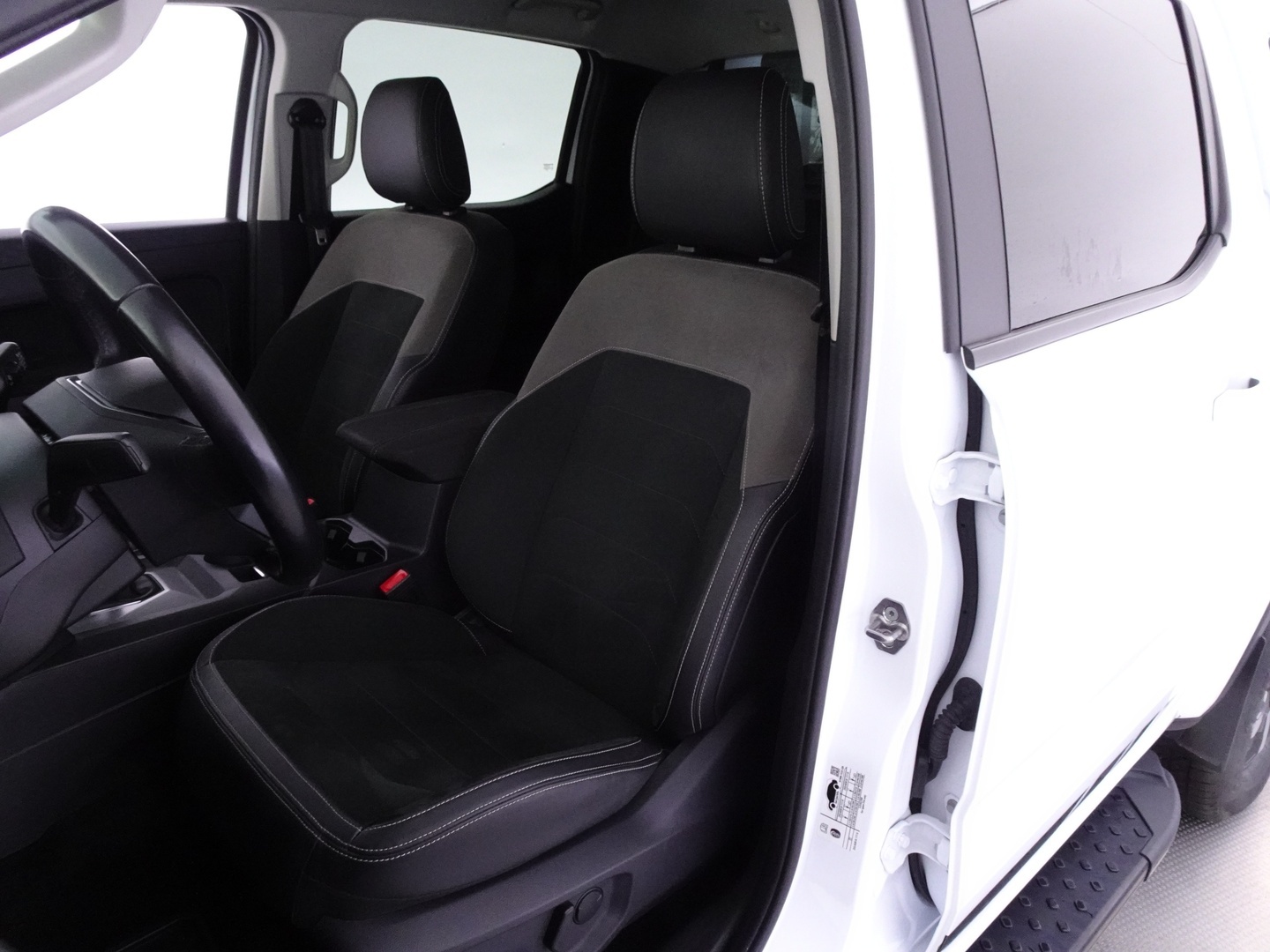 VOLKSWAGEN Amarok 12
