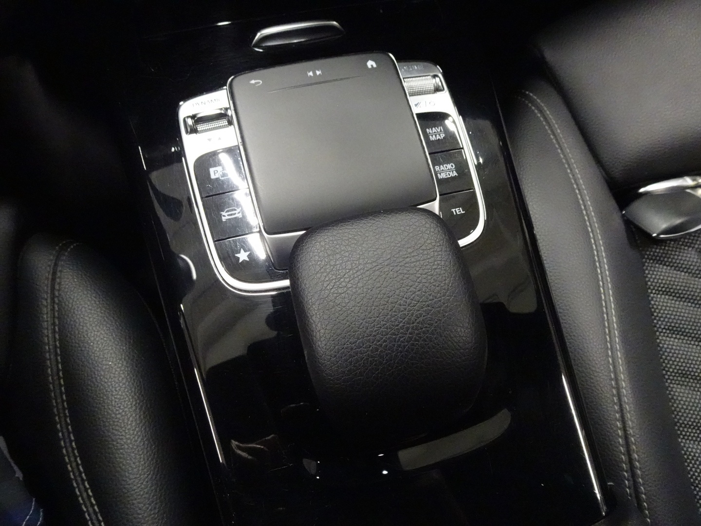 MERCEDES-BENZ A 2019