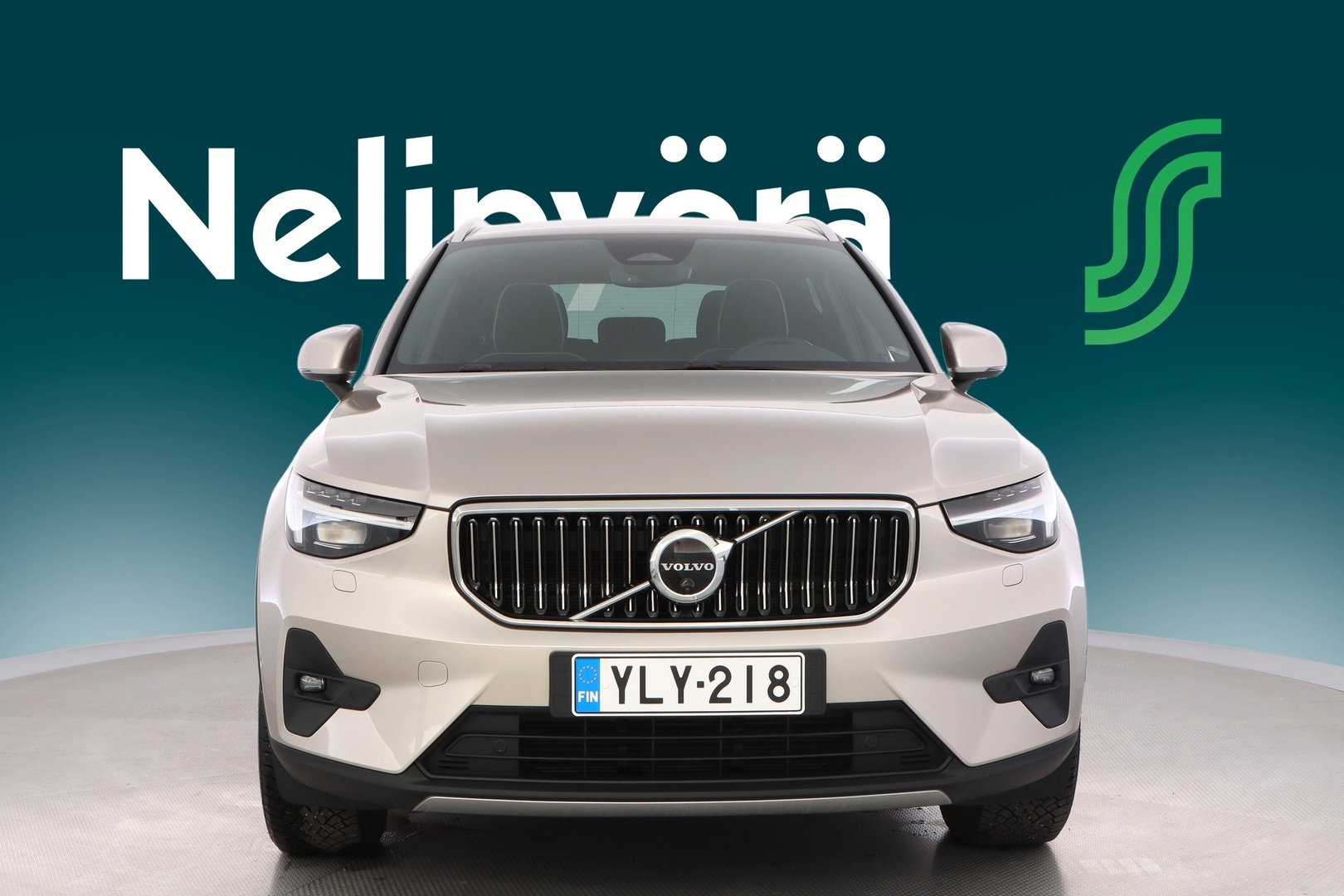 VOLVO XC40 2023
