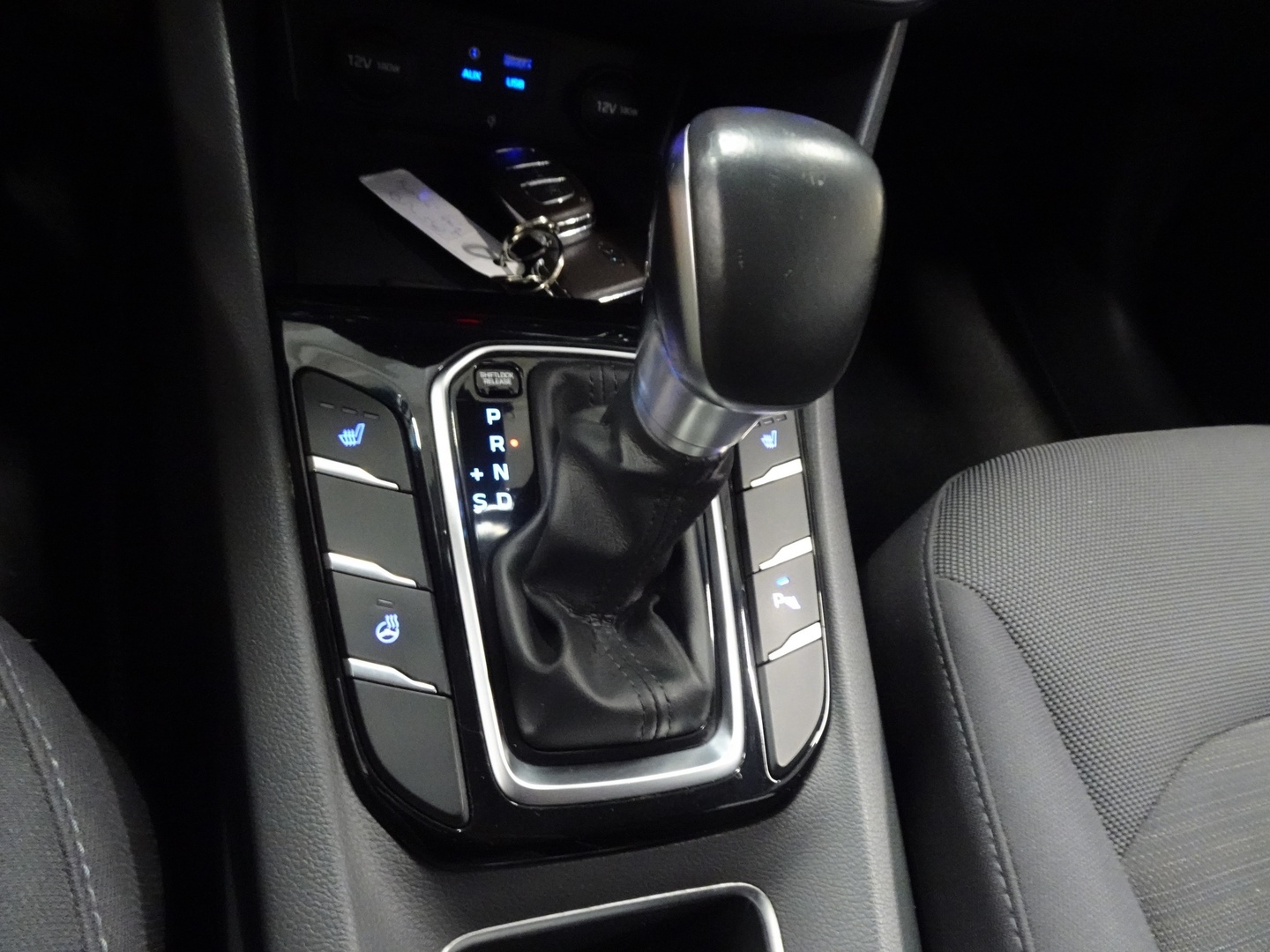 HYUNDAI IONIQ hybrid 12