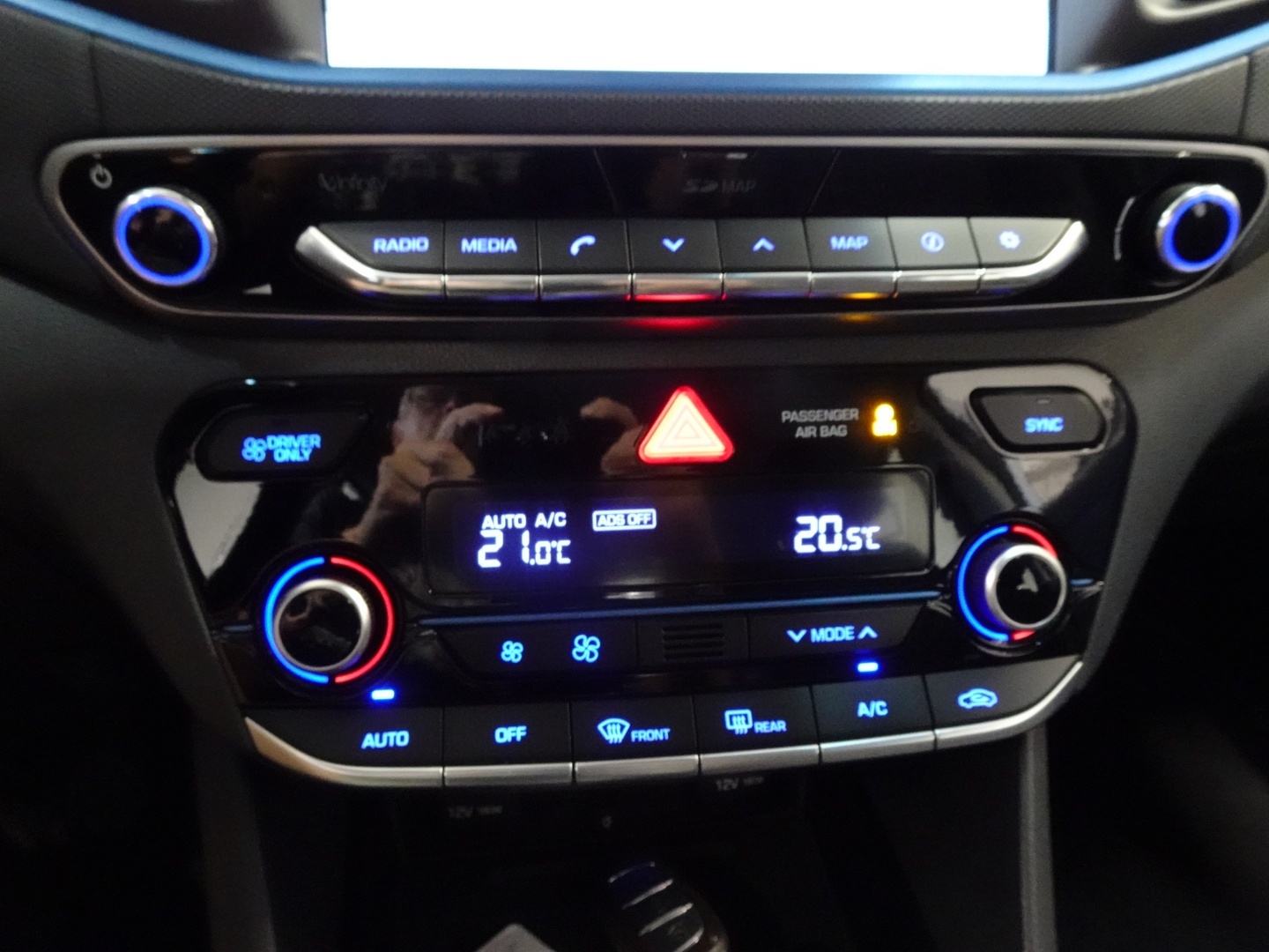 HYUNDAI IONIQ hybrid 13