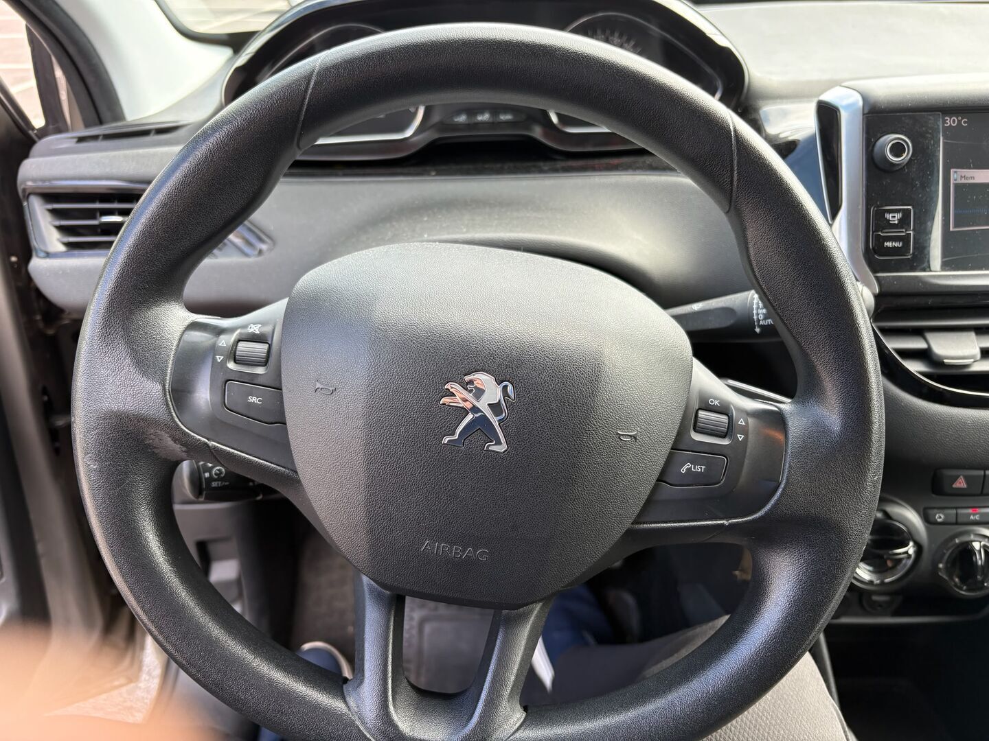 PEUGEOT 208 2012