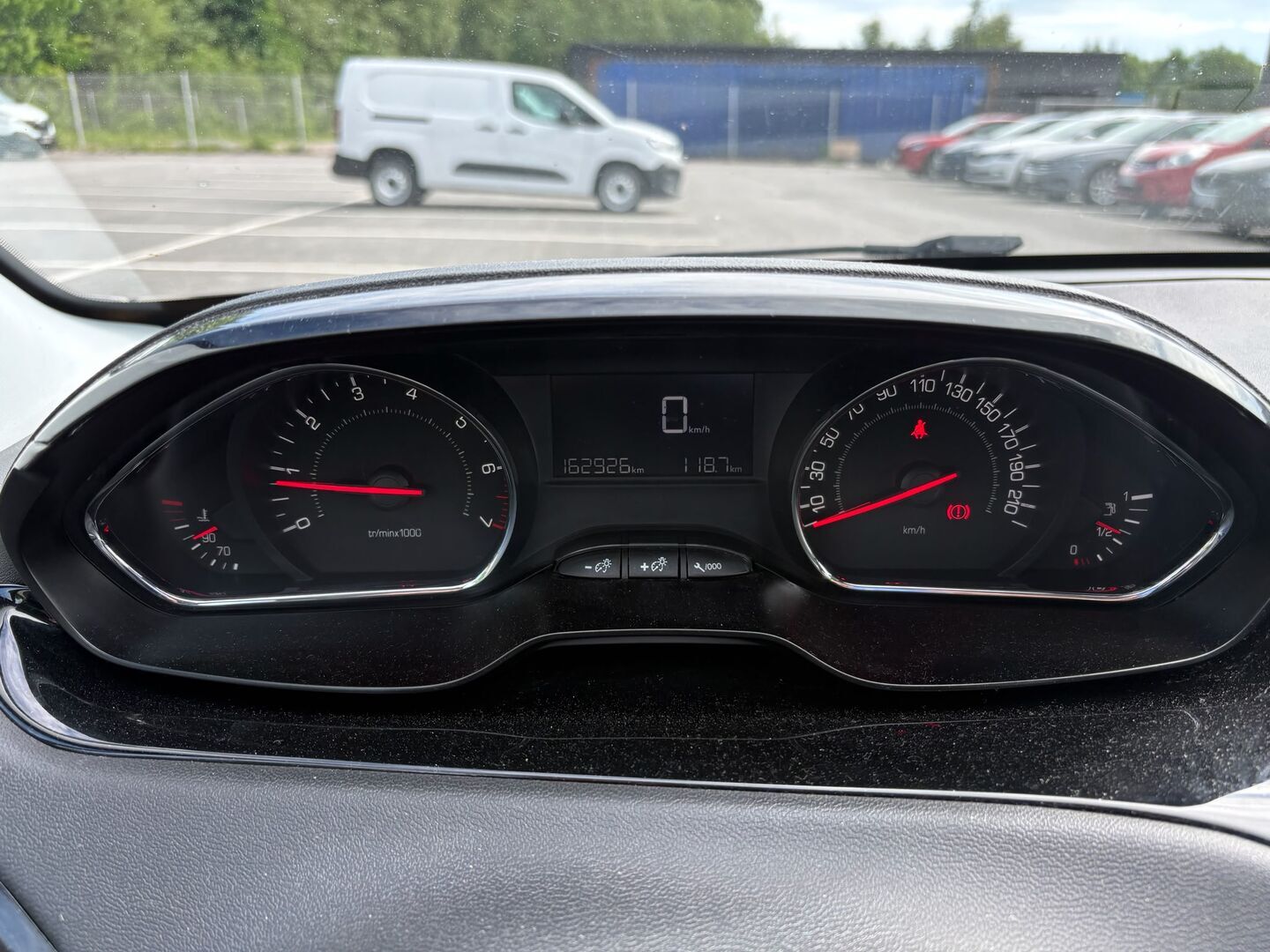 PEUGEOT 208 2012