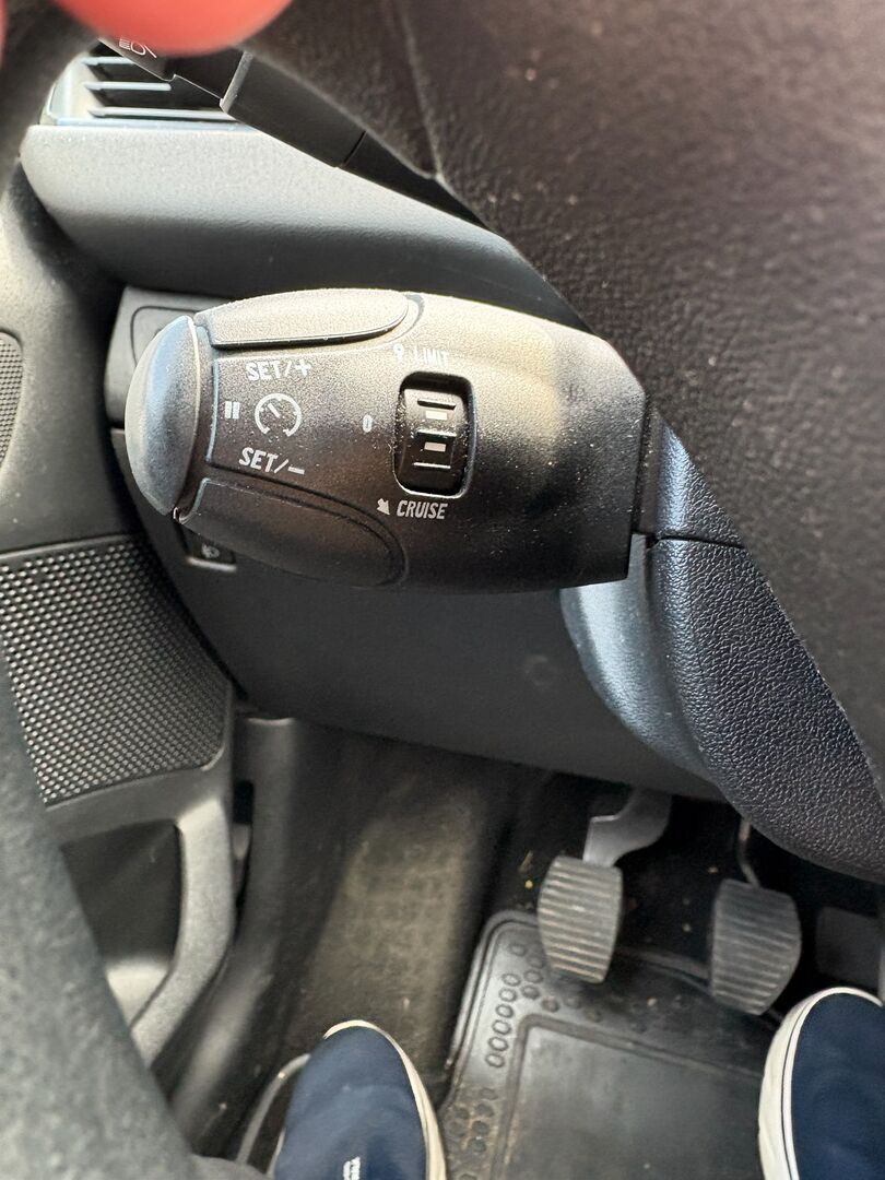 PEUGEOT 208 2012
