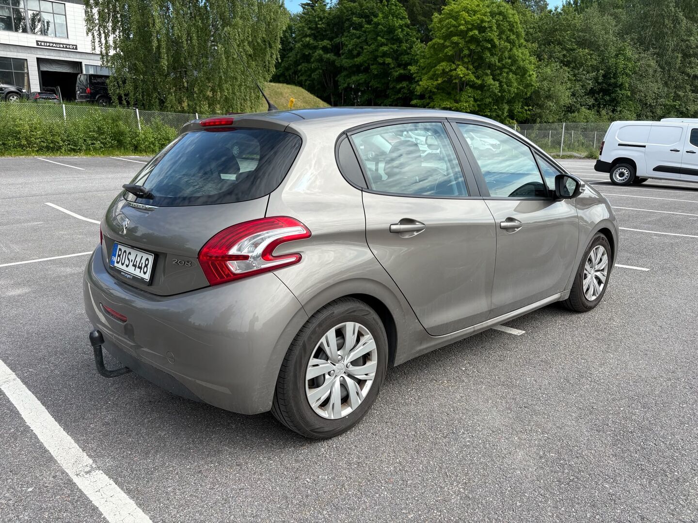 PEUGEOT 208 2012