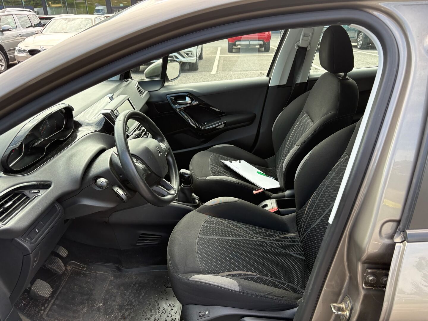 PEUGEOT 208 2012