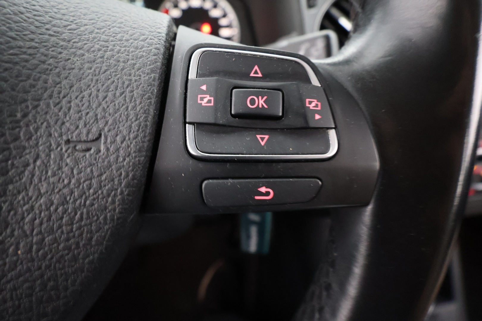 VOLKSWAGEN Tiguan 2011