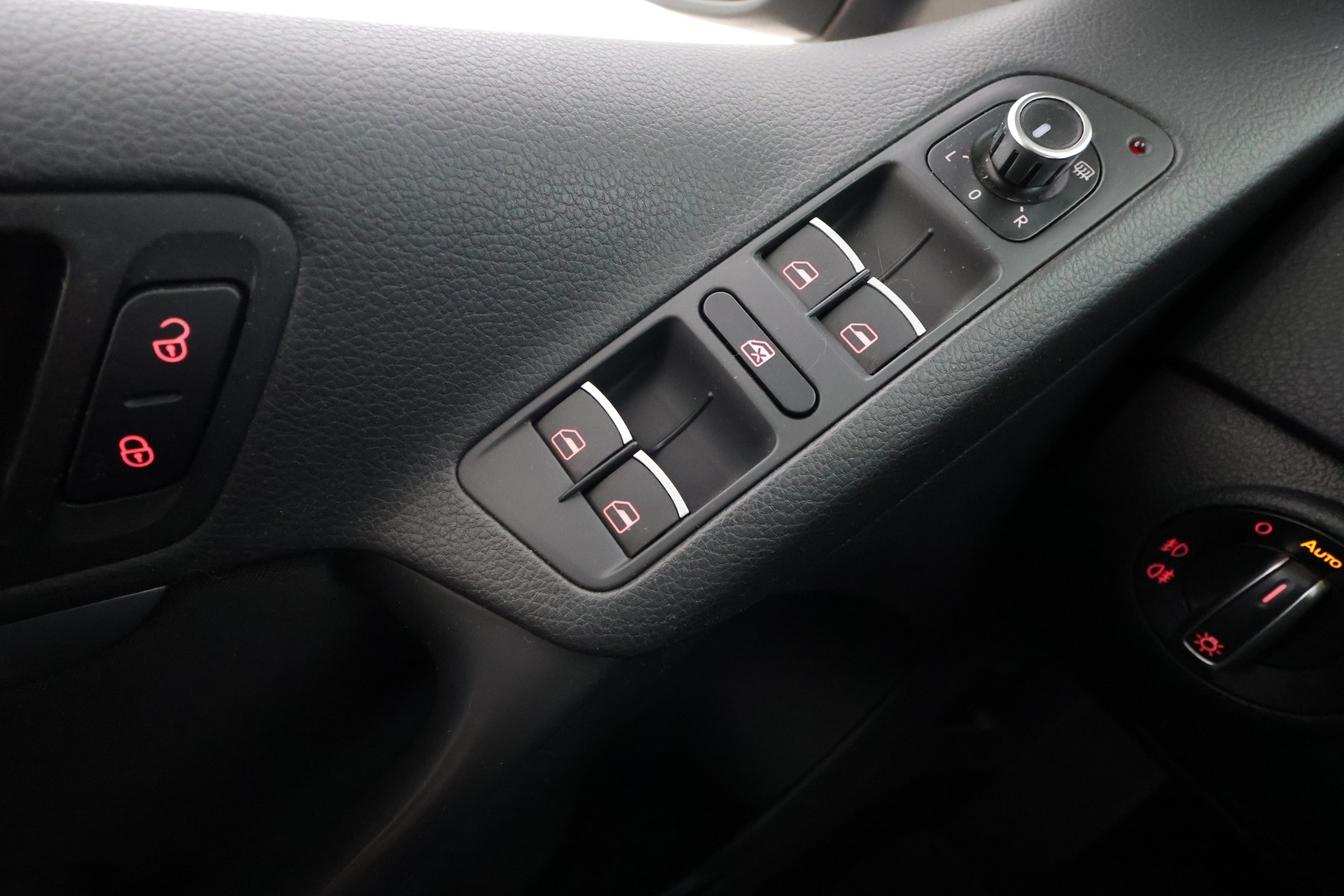 VOLKSWAGEN Tiguan 2011