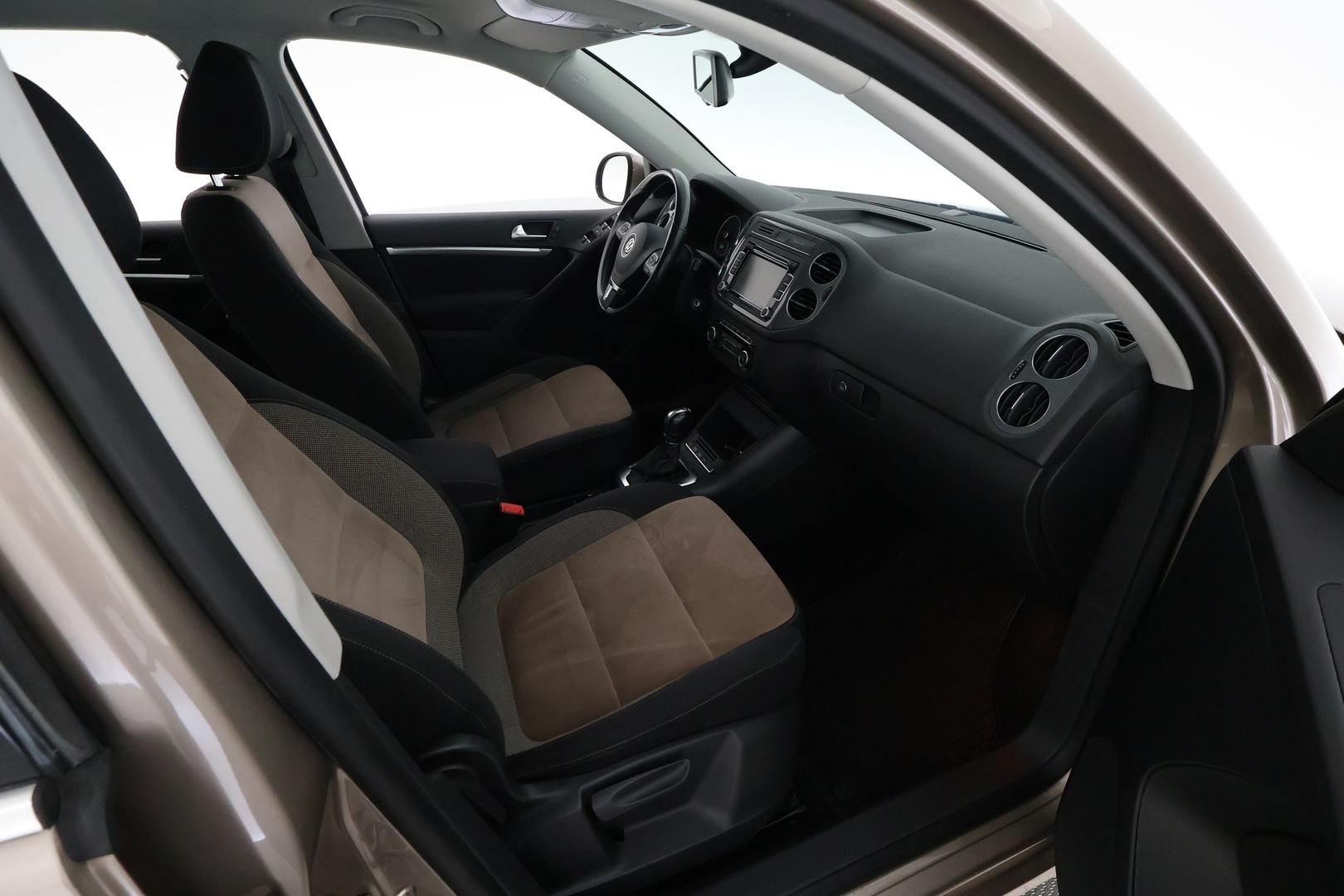 VOLKSWAGEN Tiguan 2011