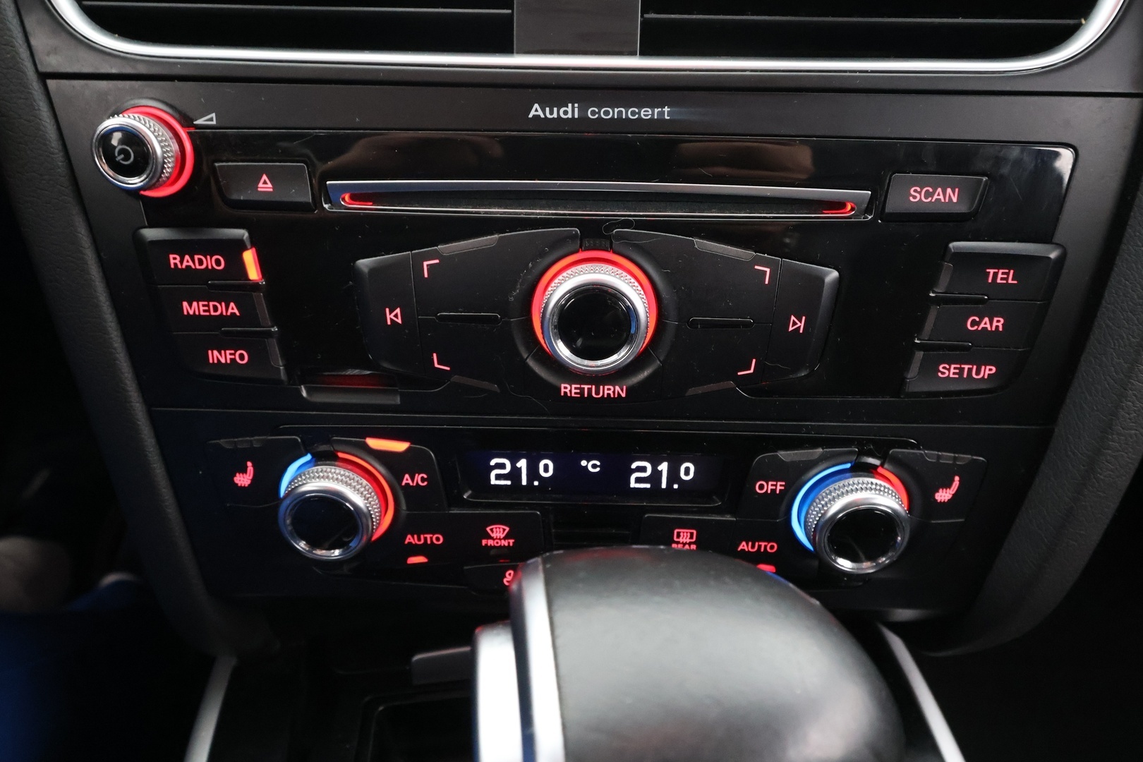 AUDI A4 2015