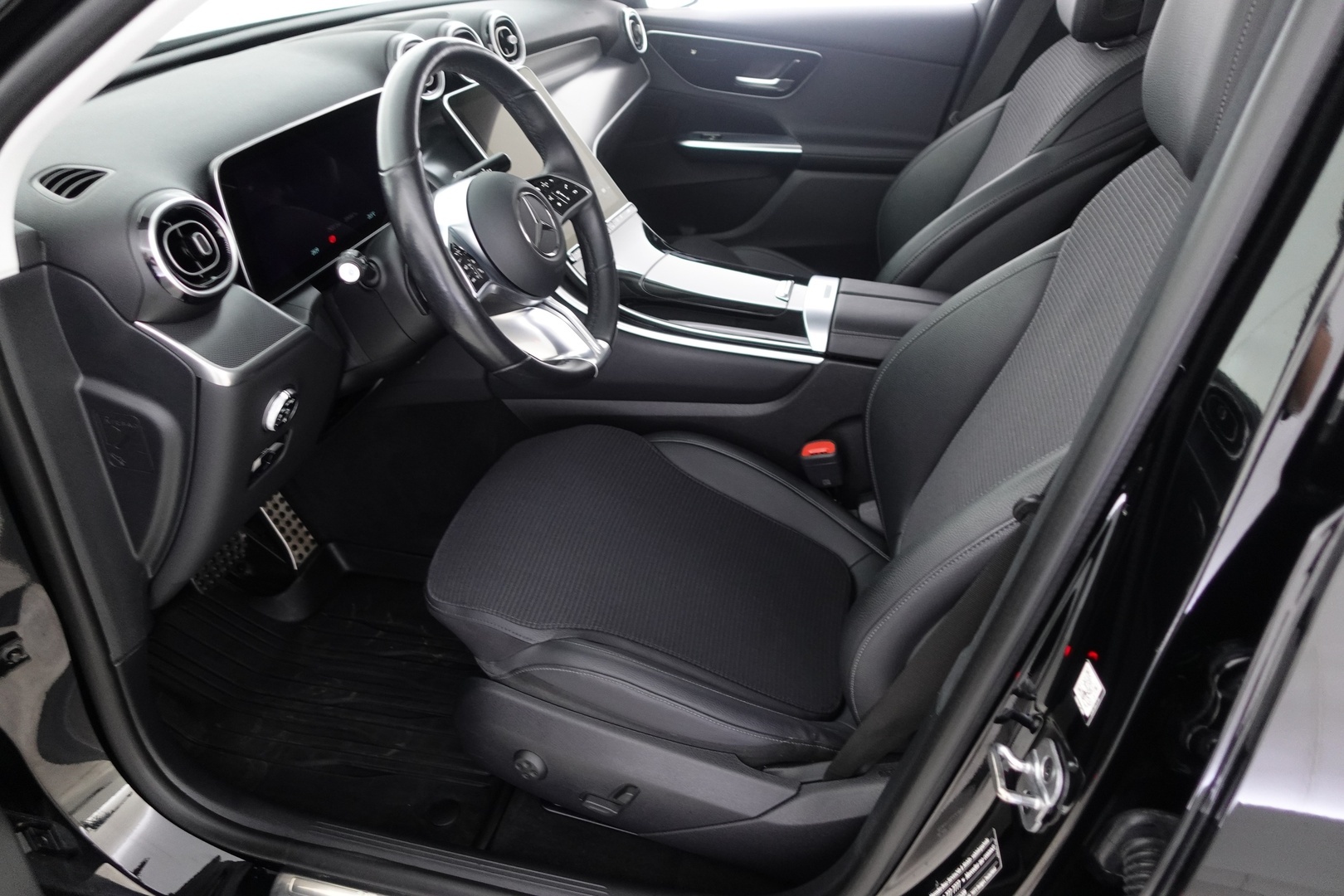 MERCEDES-BENZ GLC 2023