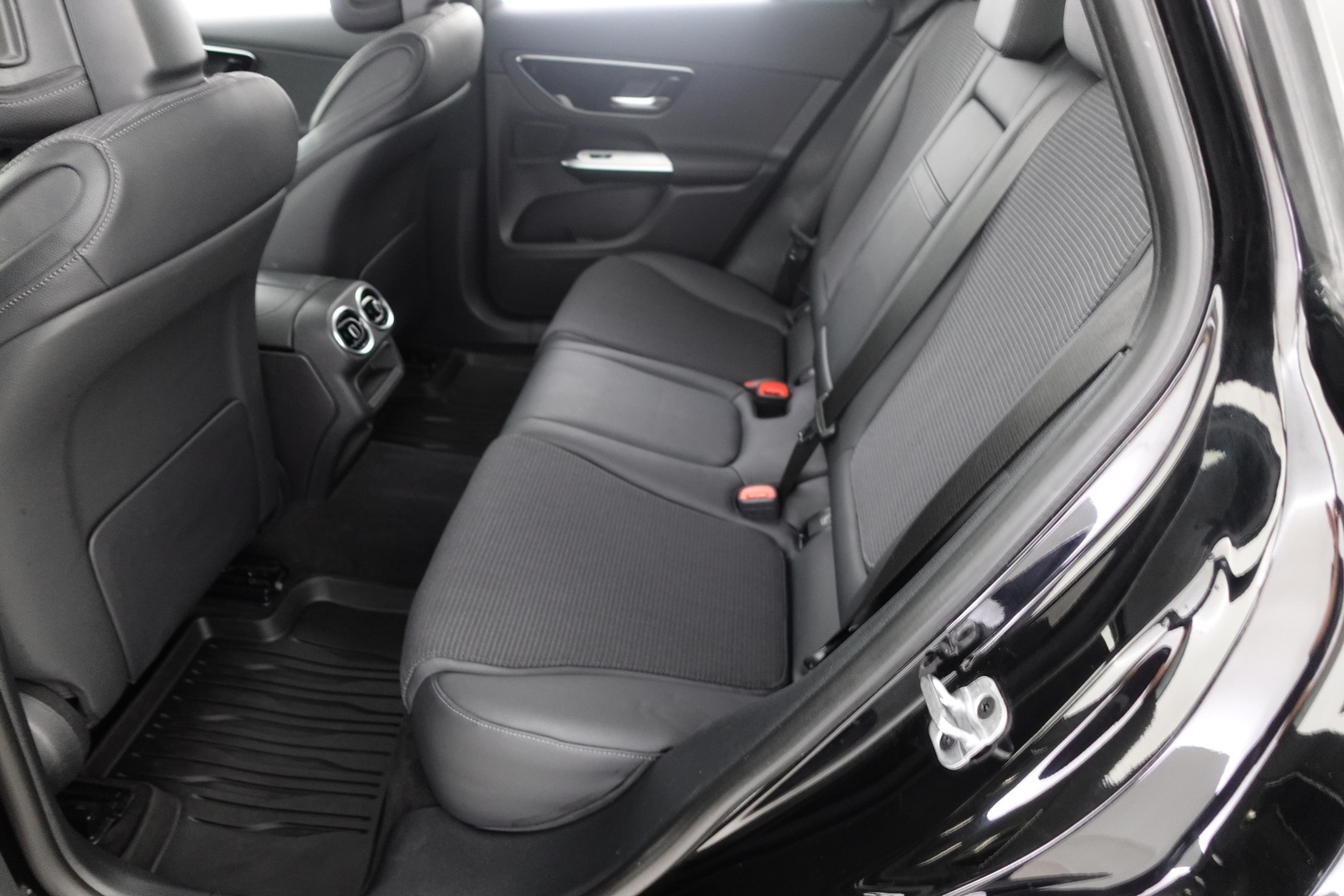 MERCEDES-BENZ GLC 2023