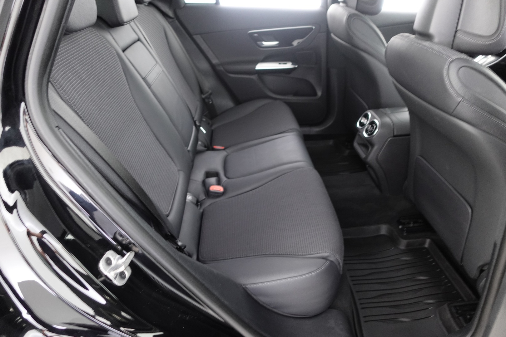 MERCEDES-BENZ GLC 2023