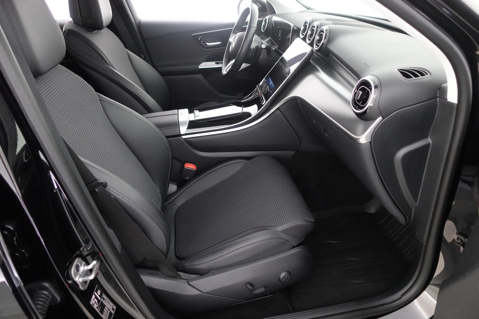 MERCEDES-BENZ GLC 2023