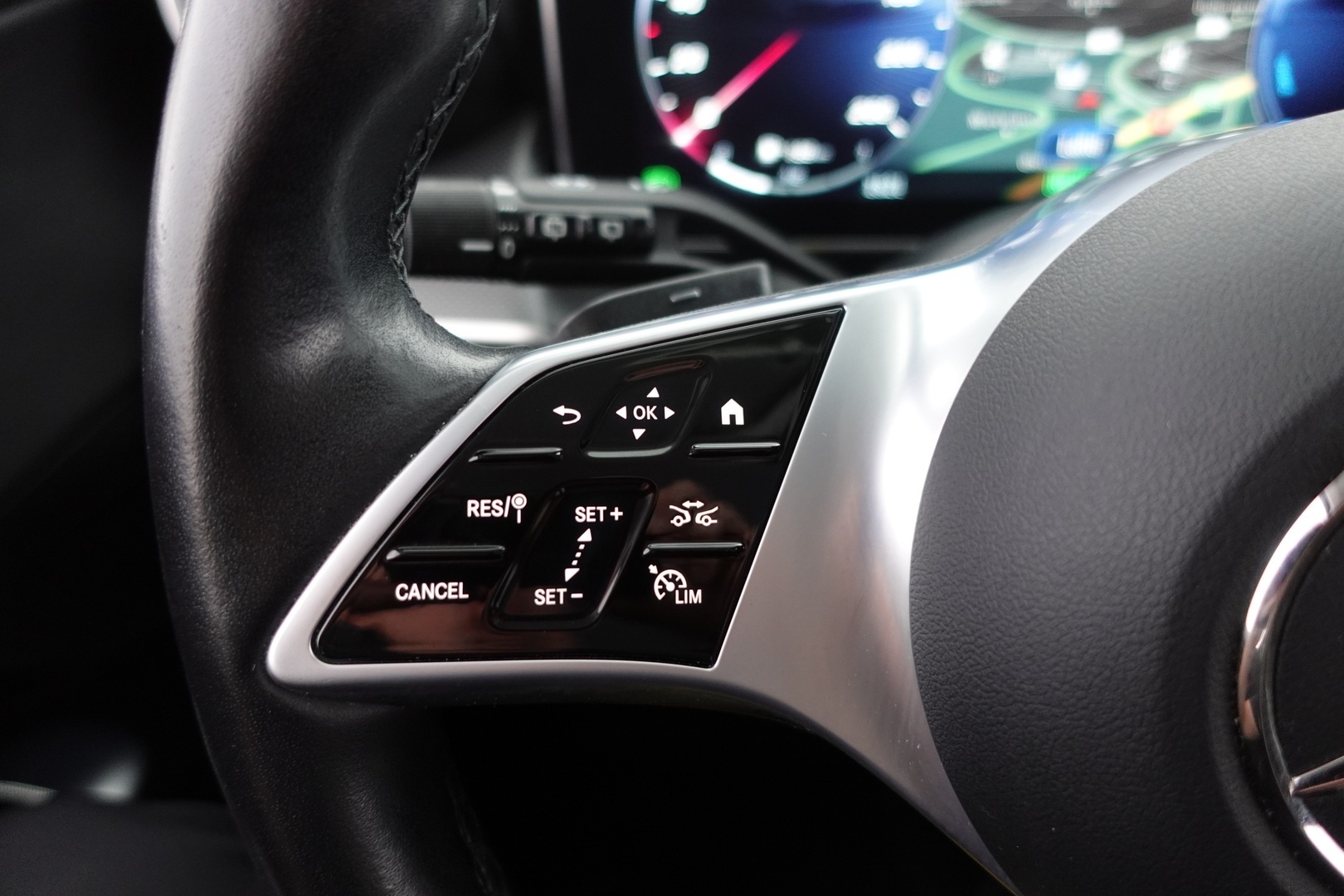 MERCEDES-BENZ GLC 2023