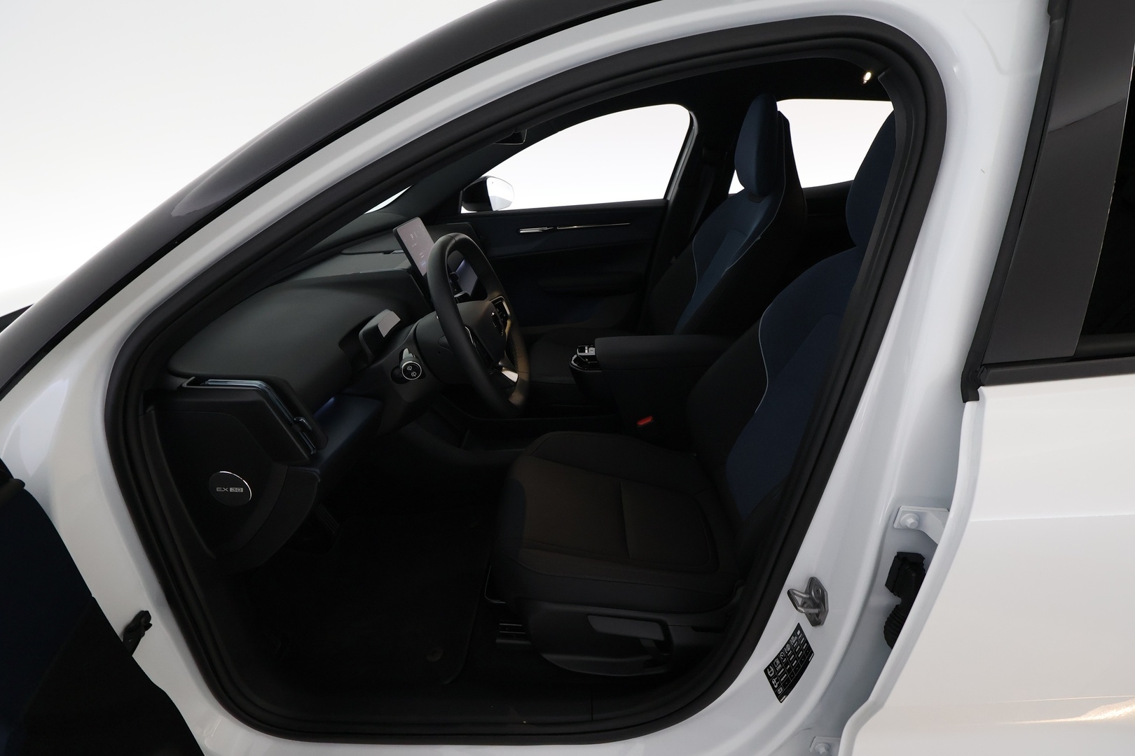 VOLVO EX30 2024