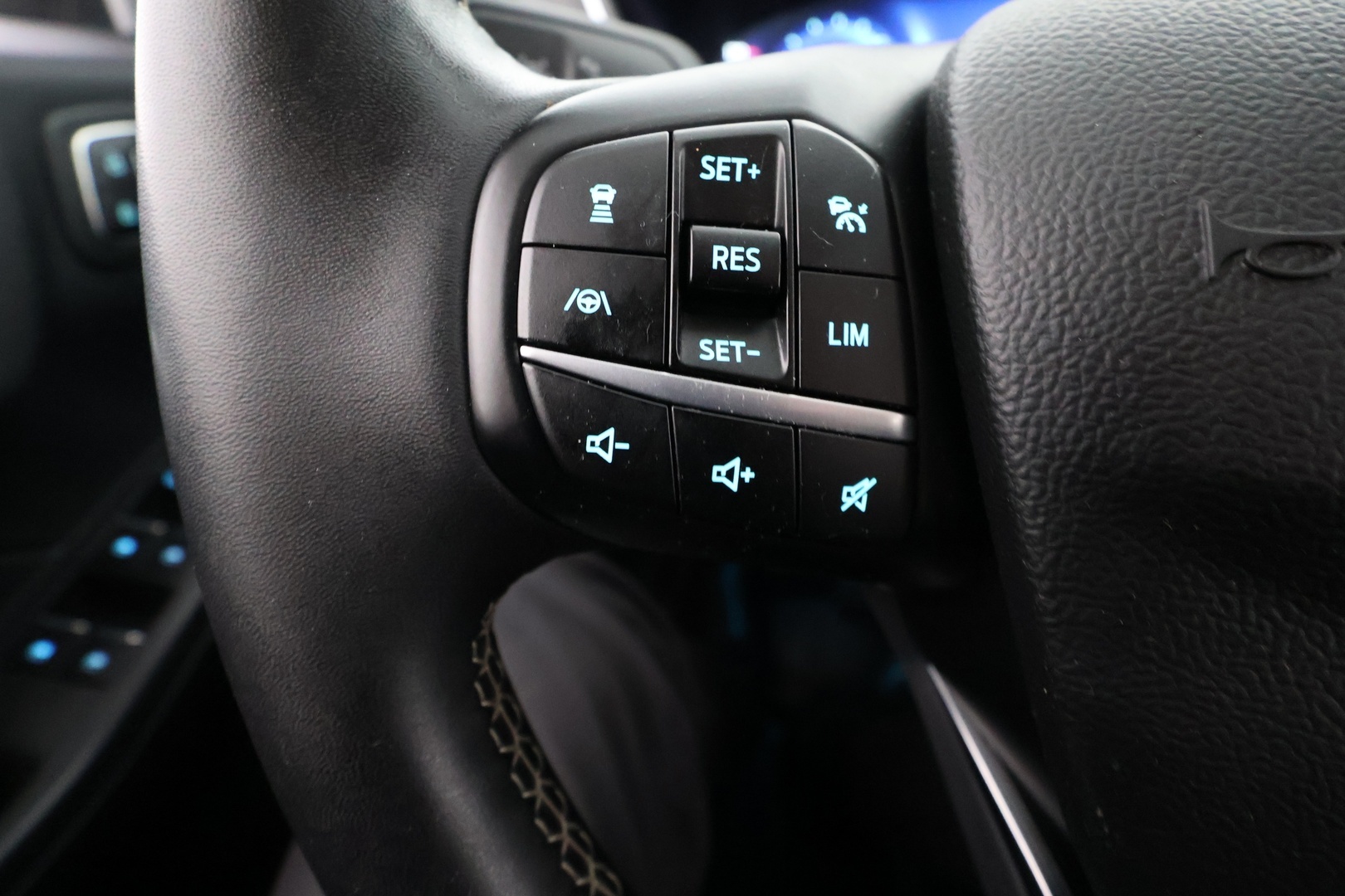 FORD Kuga 2023