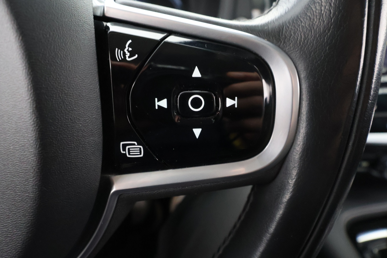 VOLVO V60 2020