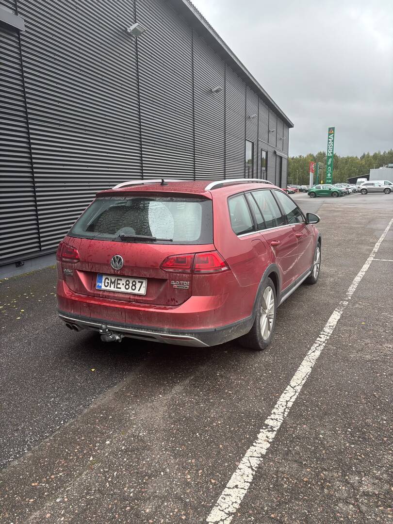 VOLKSWAGEN Golf 2016