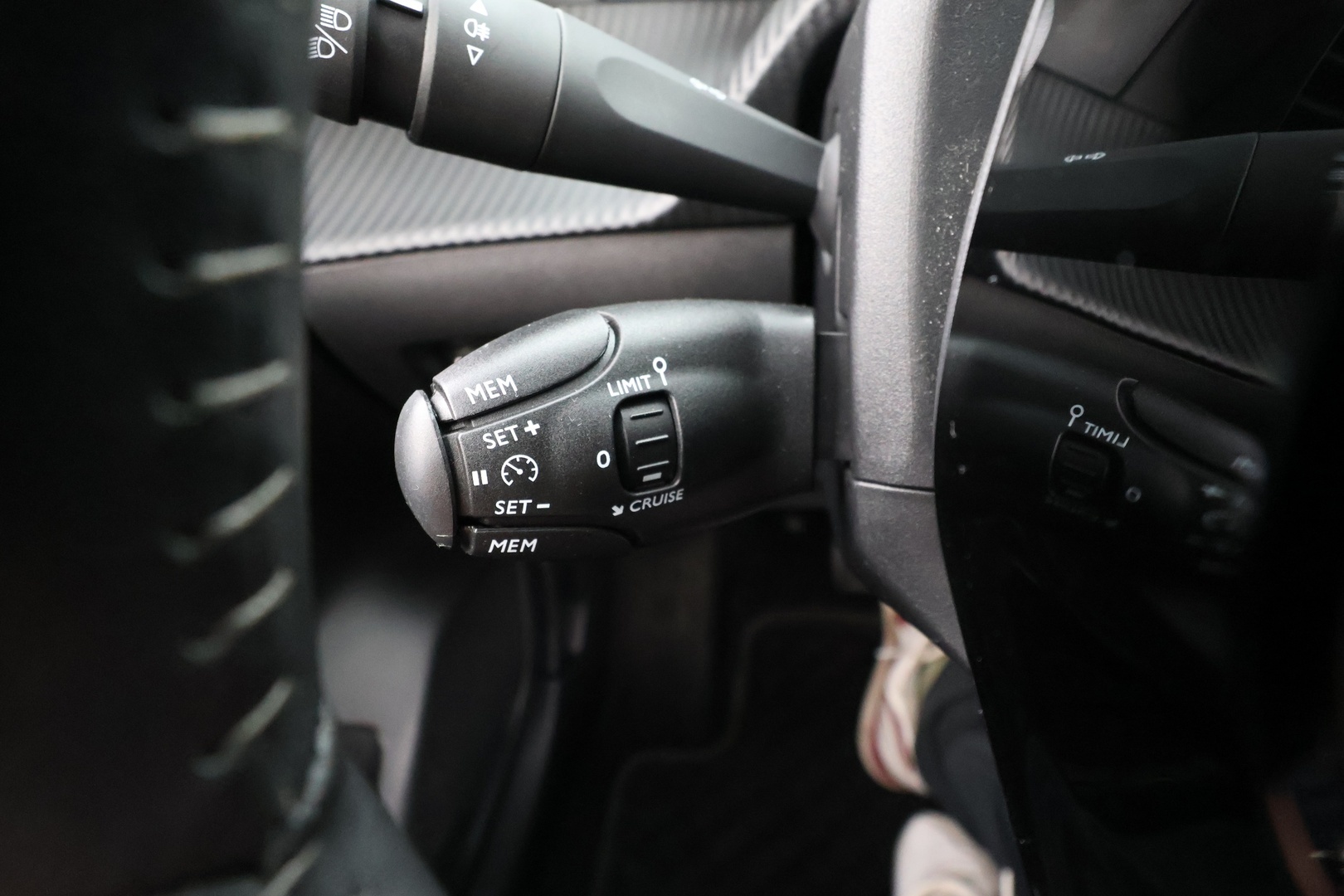 PEUGEOT e-208 2023
