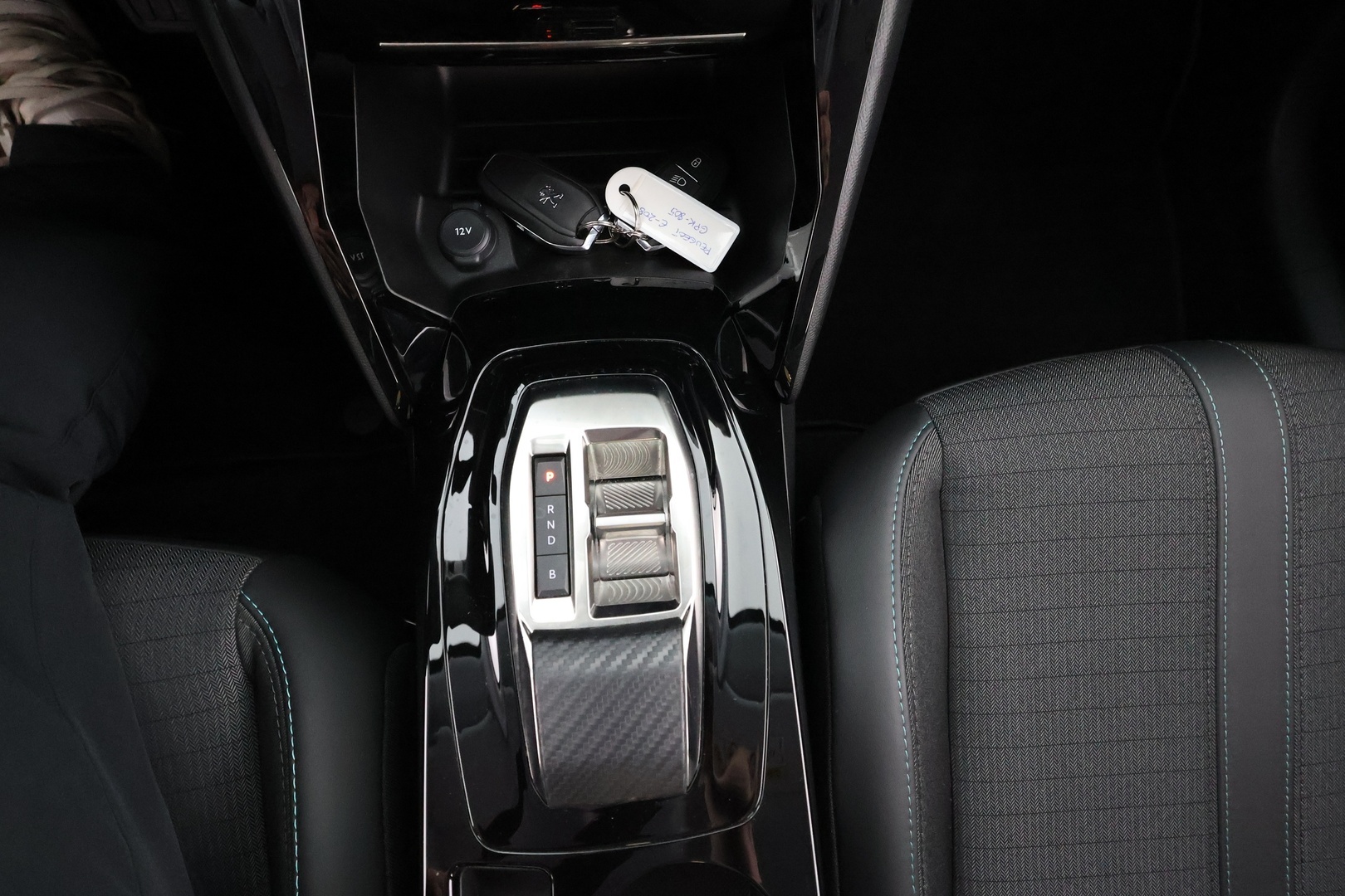 PEUGEOT e-208 2023