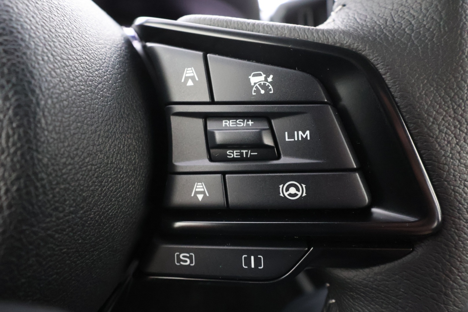 SUBARU Forester 2025