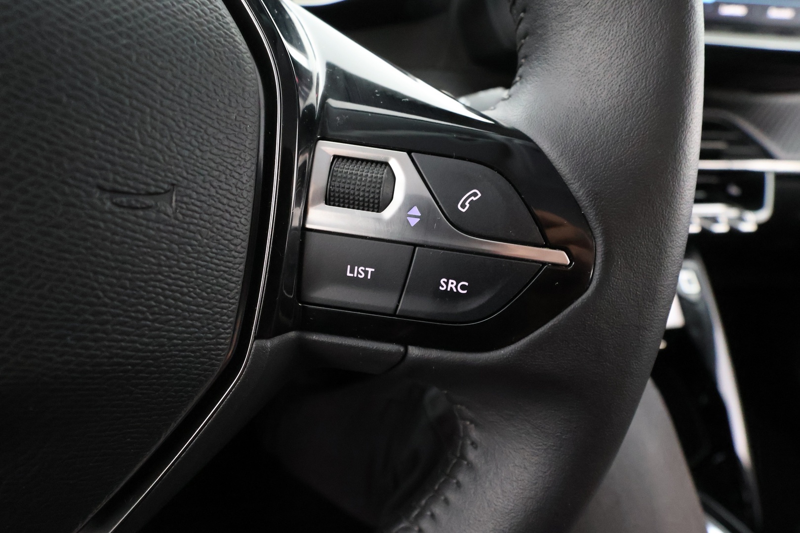 PEUGEOT e-208 2023
