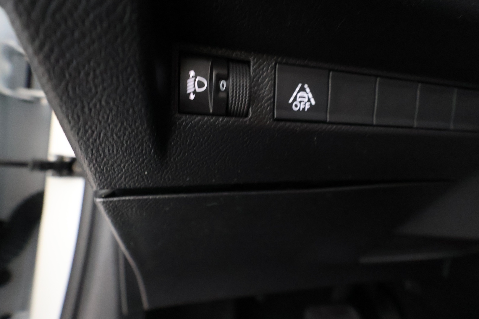 PEUGEOT e-208 2023