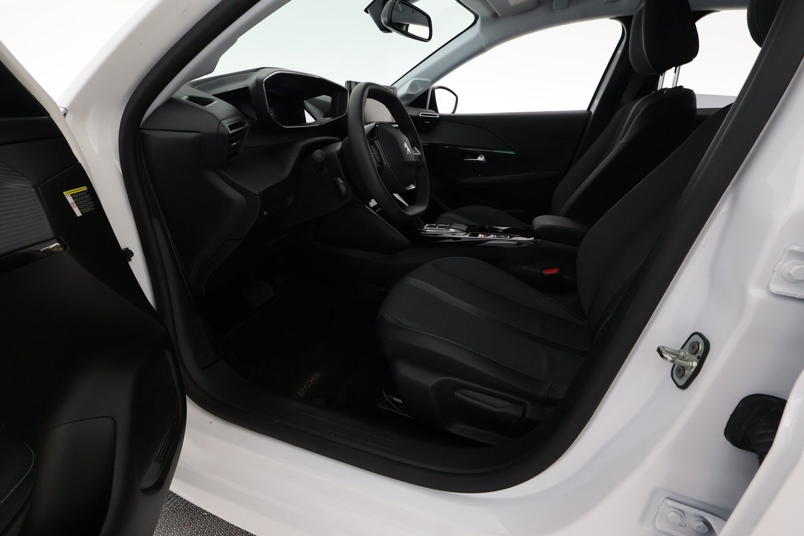 PEUGEOT e-208 2023