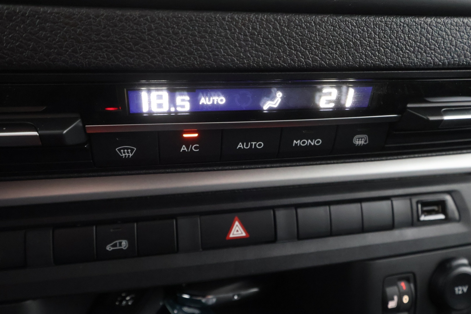 PEUGEOT e-Expert 2025