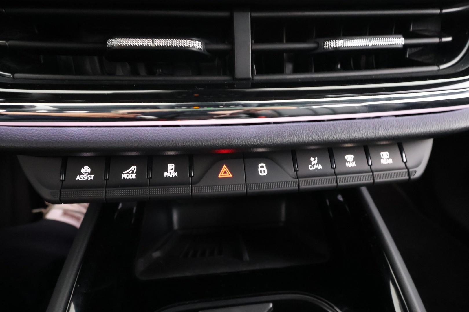 SKODA Enyaq 2025
