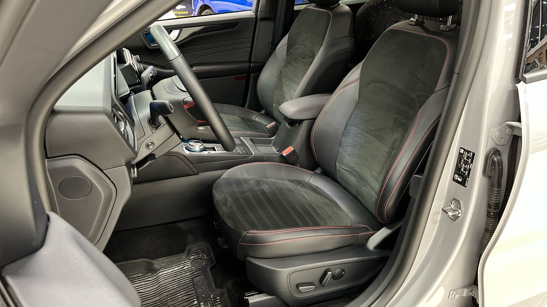 FORD KUGA 2024