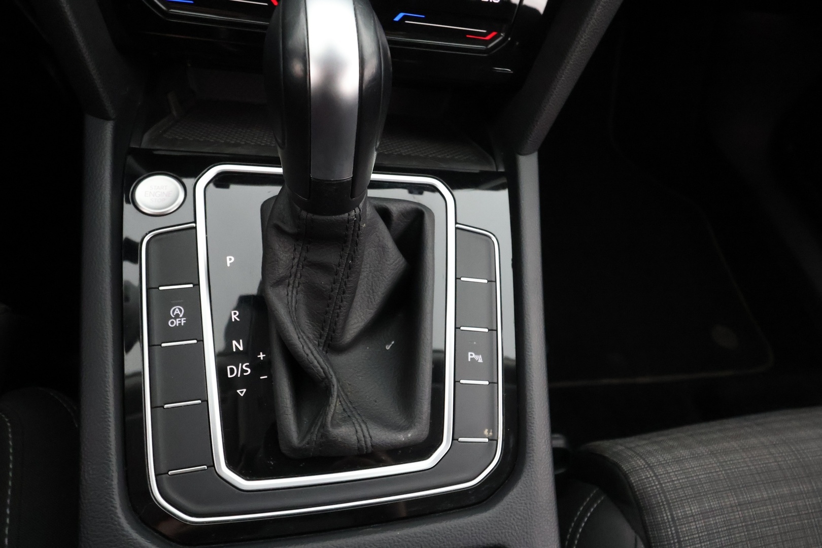 VOLKSWAGEN Passat 2022