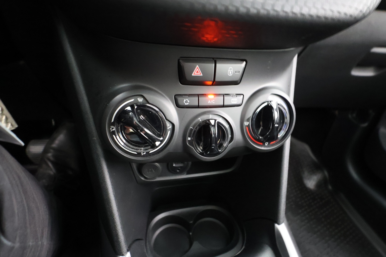 PEUGEOT 2008 2016