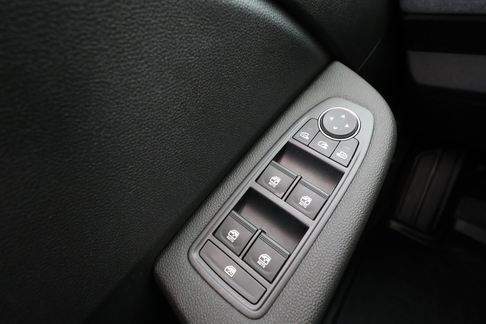 MITSUBISHI Colt 2024