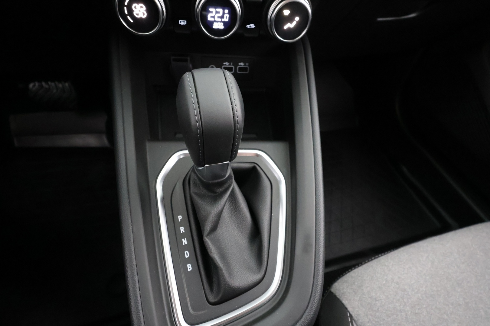 MITSUBISHI Colt 2024