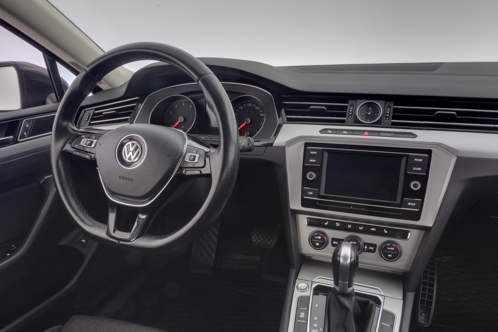 VOLKSWAGEN Passat 11