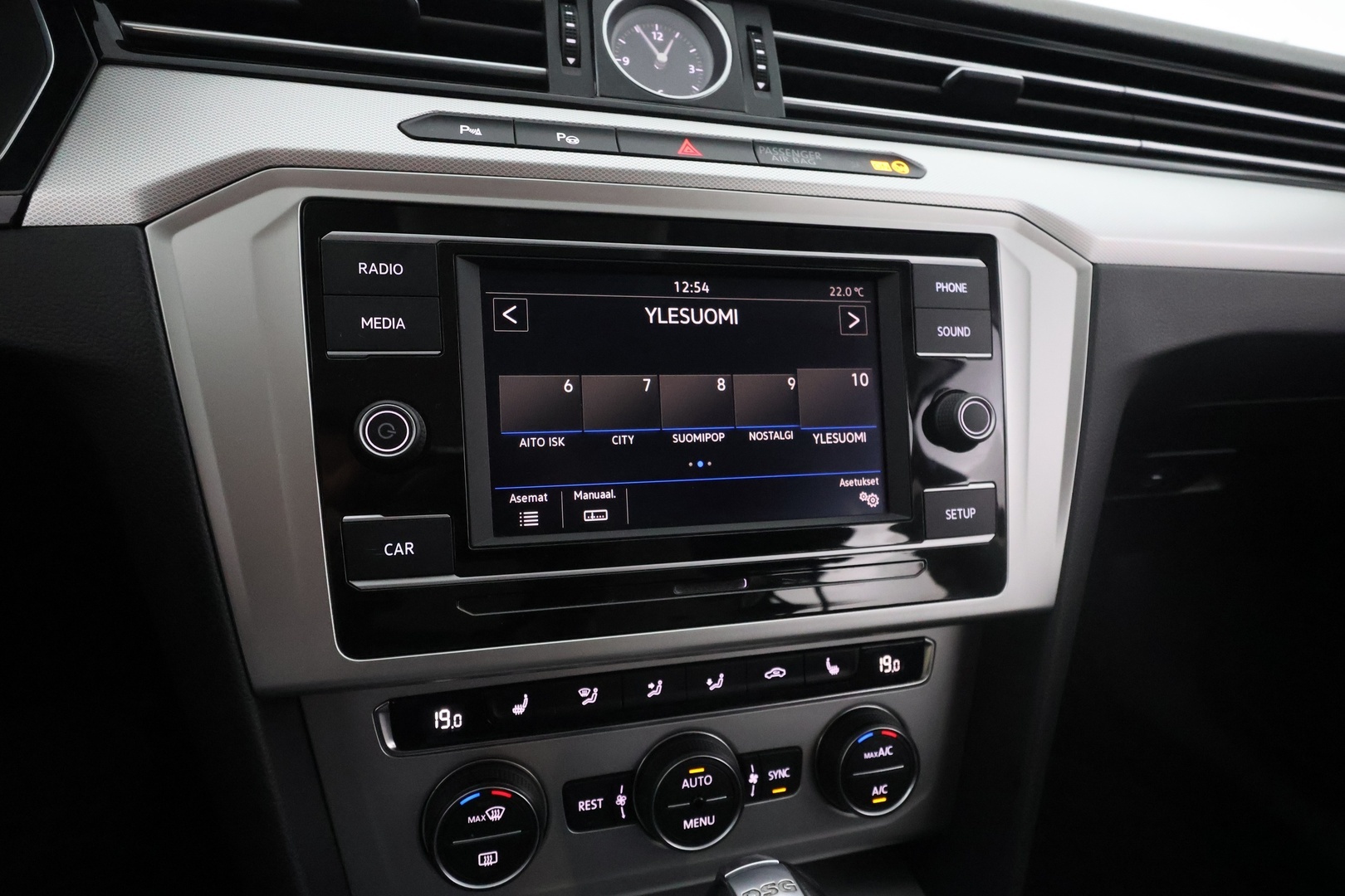 VOLKSWAGEN Passat 17