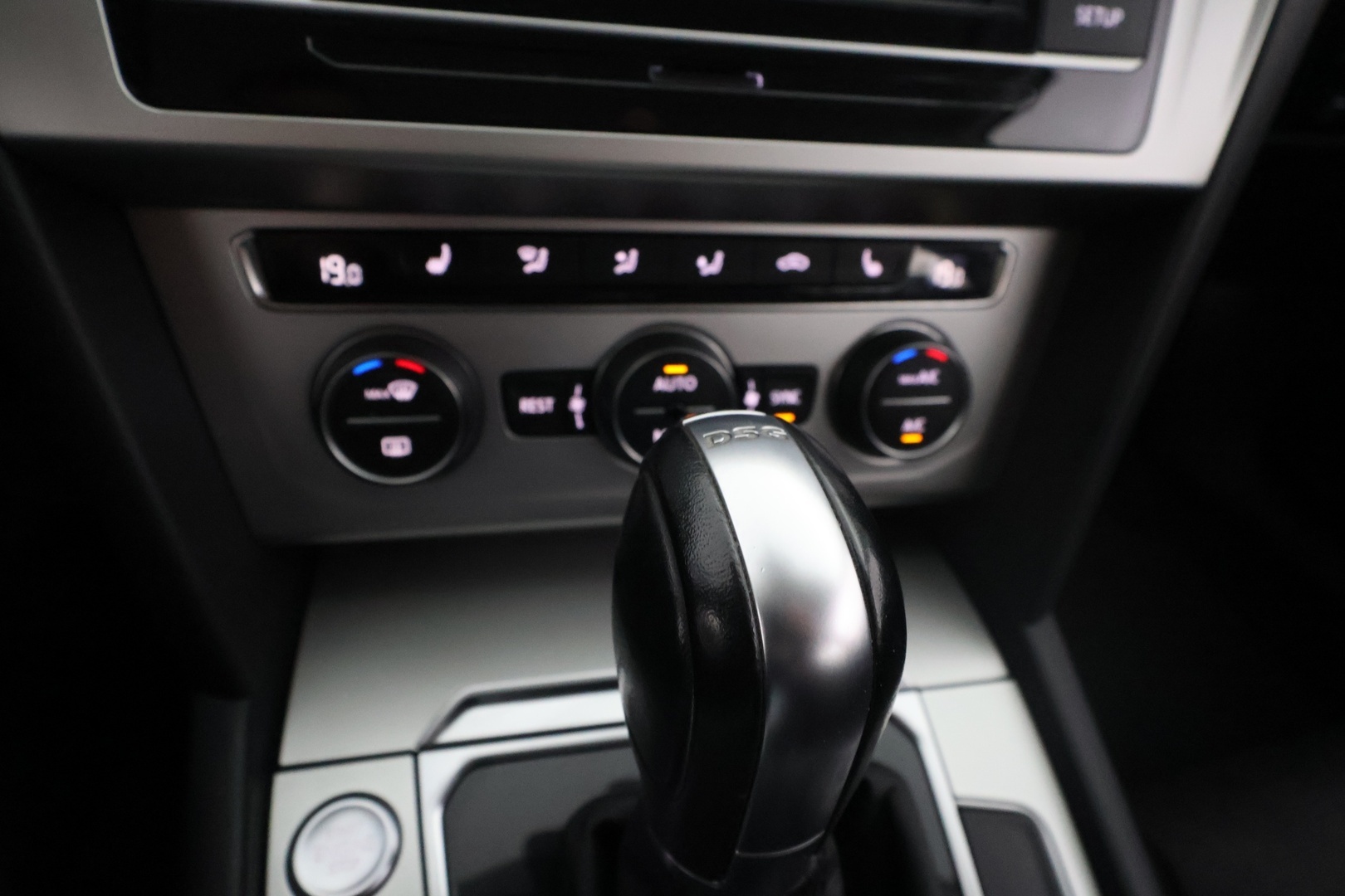 VOLKSWAGEN Passat 18