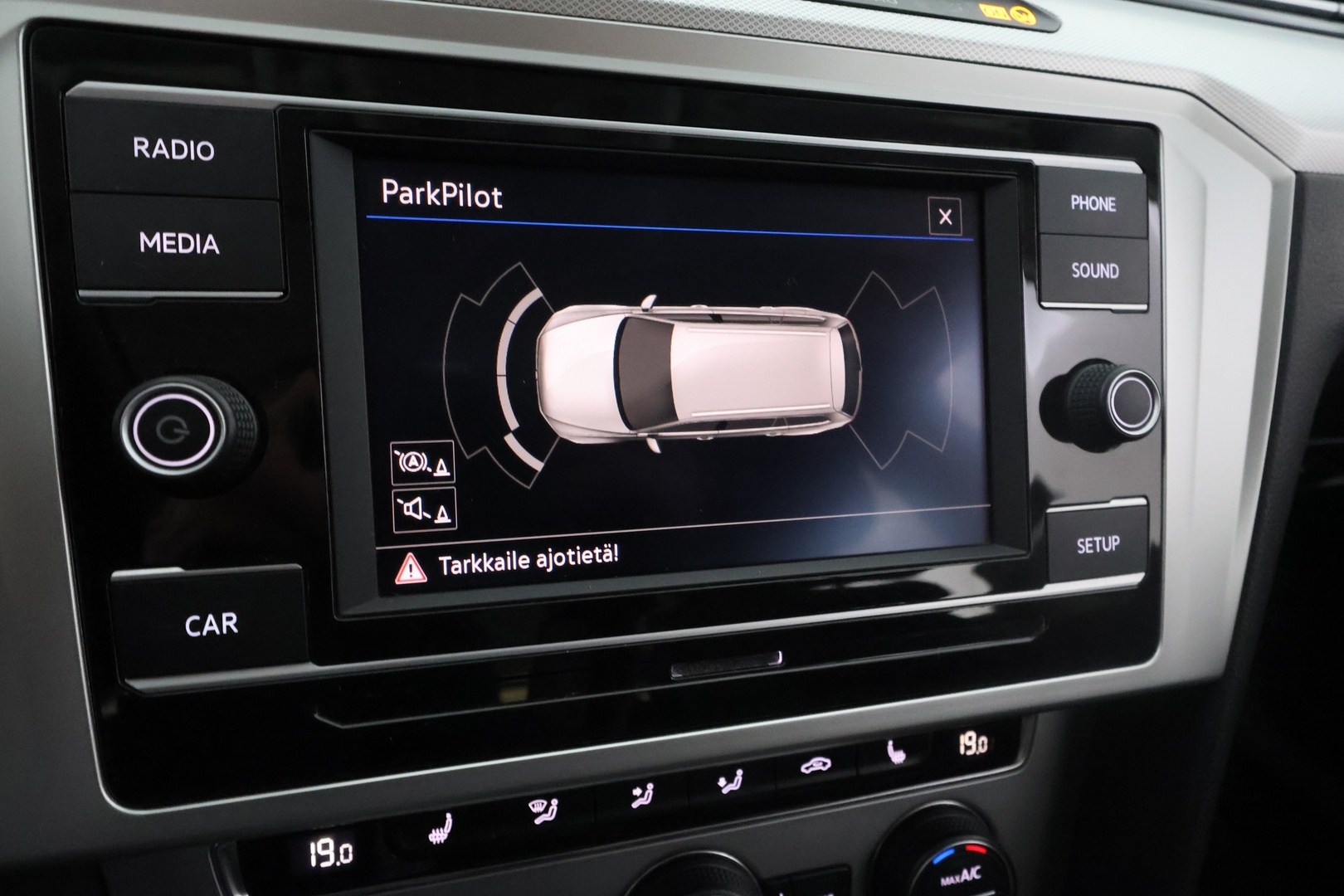 VOLKSWAGEN Passat 19