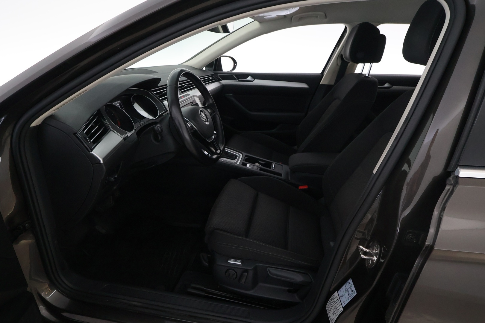 VOLKSWAGEN Passat 23