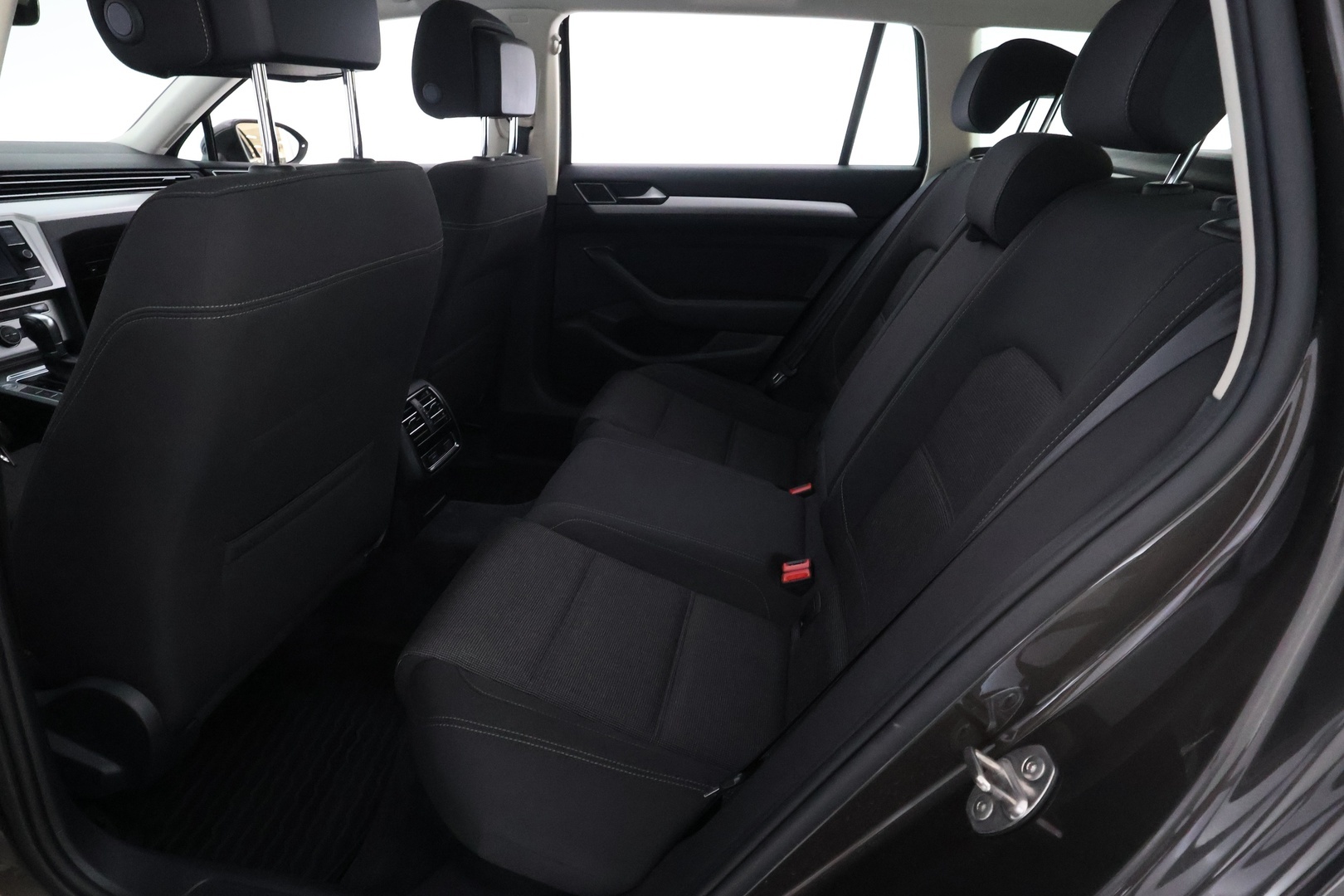VOLKSWAGEN Passat 25