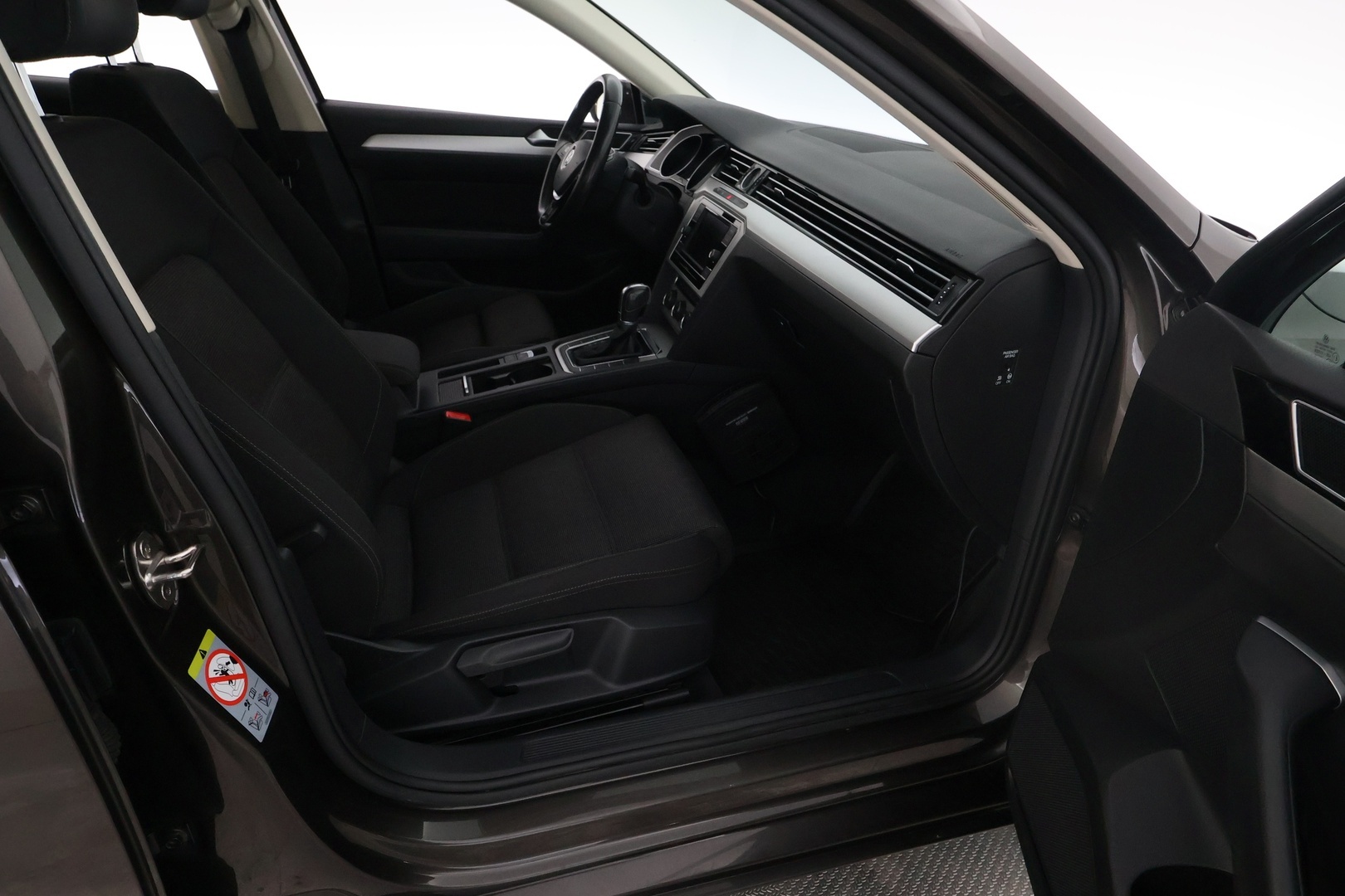 VOLKSWAGEN Passat 29
